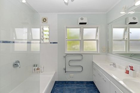 Photo of property in 138 Tiroroa Avenue, Te Atatu South, Auckland, 0610