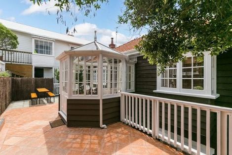 Photo of property in 61 Overtoun Terrace, Hataitai, Wellington, 6021