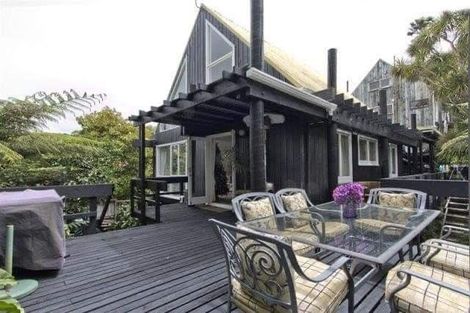 Photo of property in 2/16 Colonial Road, Birkenhead, Auckland, 0626