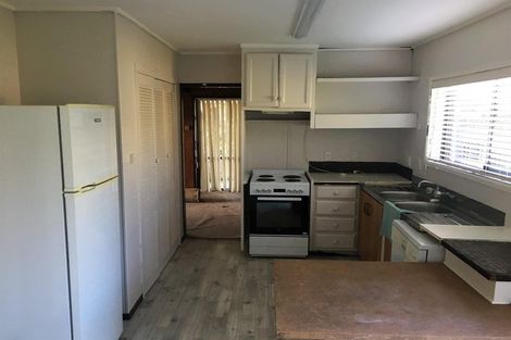 Photo of property in 2 Yarra Place, Botany Downs, Auckland, 2010