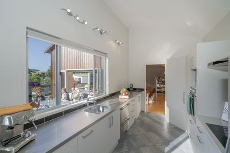 Photo of property in 17 Hahei Beach Road, Hahei, Whitianga, 3591