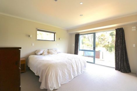 Photo of property in 136 Stratford Drive, Cable Bay, 0420