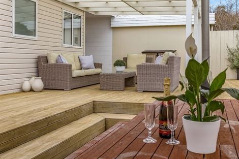 Photo of property in 2/42 Beach Road, Castor Bay, Auckland, 0620