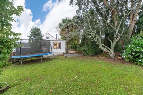 Photo of property in 4 Cyclarama Crescent, Massey, Auckland, 0614