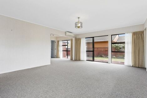 Photo of property in 7a Beach Road, Orewa, 0931