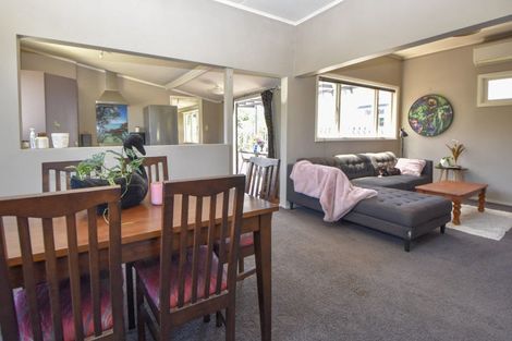 Photo of property in 6 Davy Street, Carterton, 5713