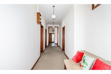 Photo of property in 72 Timaru Road, Waimate, 7924