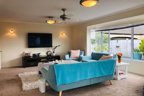 Photo of property in 12 Naul Place, East Tamaki Heights, Auckland, 2016