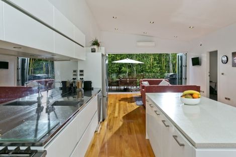 Photo of property in 16c Charmaine Road, Torbay, Auckland, 0630