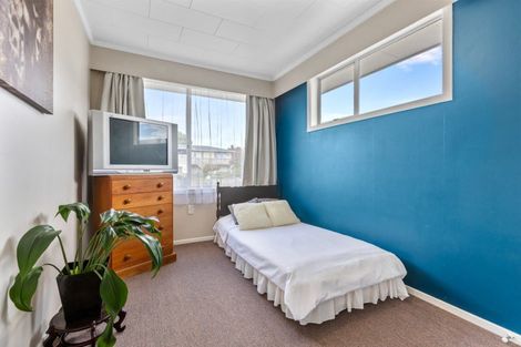 Photo of property in 6 Kauri Street, Merrilands, New Plymouth, 4312