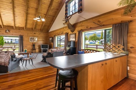 Photo of property in 2 Par Place, Kinloch, Taupo, 3377
