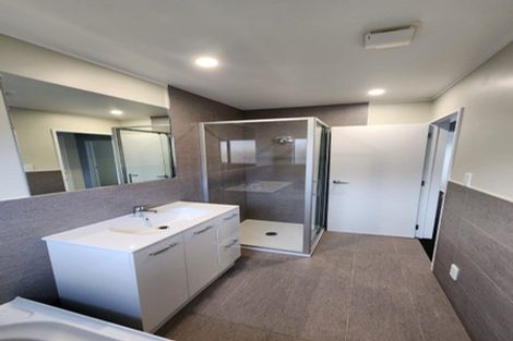 Photo of property in 1/14 Nerissa Place, Randwick Park, Auckland, 2105