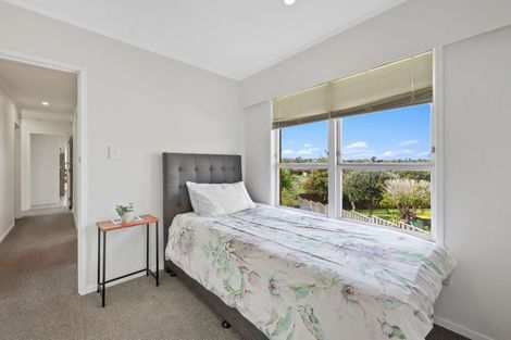 Photo of property in 18 Borrowdace Avenue, Botany Downs, Auckland, 2010