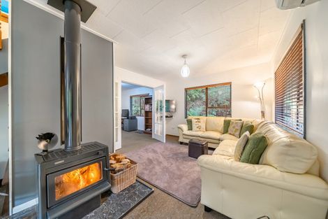 Photo of property in 32 Elmslie Road, Pinehaven, Upper Hutt, 5019