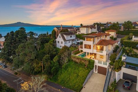 Photo of property in 10 Ronaki Road, Mission Bay, Auckland, 1071