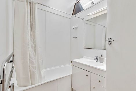 Photo of property in 25 Kopiko Road, Titirangi, Auckland, 0604