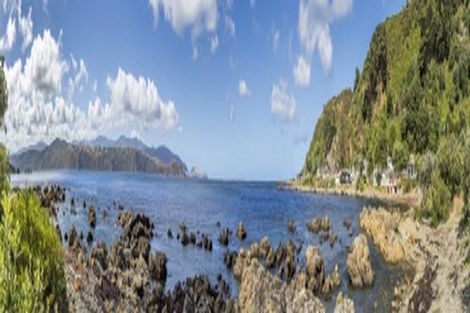 Photo of property in 130 Breaker Bay Road, Breaker Bay, Wellington, 6022