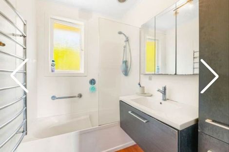 Photo of property in 42 Selwyn Crescent, Forrest Hill, Auckland, 0620