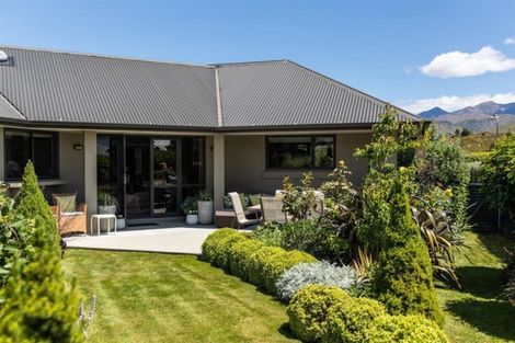 Photo of property in 1 Manorburn Place, Lake Hayes, Queenstown, 9304