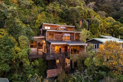 Photo of property in 19 Kaitawa Road, York Bay, Lower Hutt, 5013