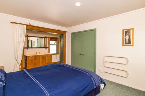 Photo of property in 2 Par Place, Kinloch, Taupo, 3377