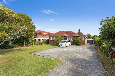 Photo of property in 184 Great North Road, Glendene, Auckland, 0612