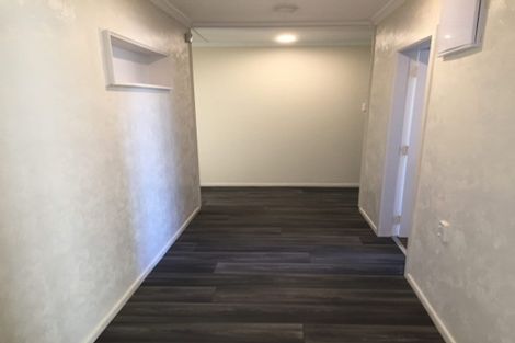 Photo of property in 132 Parkvale Road, Karori, Wellington, 6012