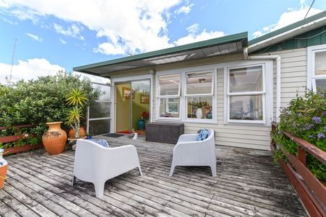 Photo of property in 1/25 Margaret Place, Milford, Auckland, 0620