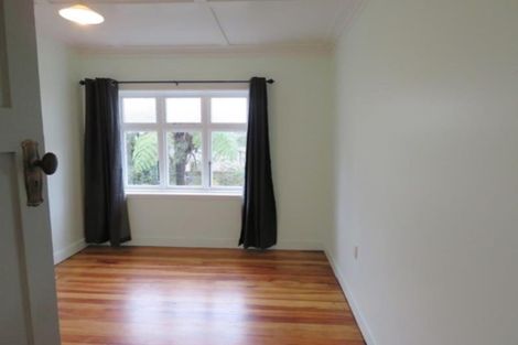 Photo of property in 33 Cutfield Road, New Plymouth, 4310