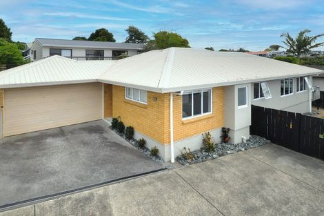 Photo of property in 3/840 Whangaparaoa Road, Manly, Whangaparaoa, 0930