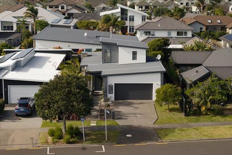 Photo of property in 37 Coast Boulevard, Papamoa Beach, Papamoa, 3118