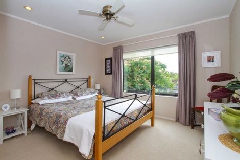 Photo of property in 5 John Webster Place, Glen Eden, Auckland, 0602