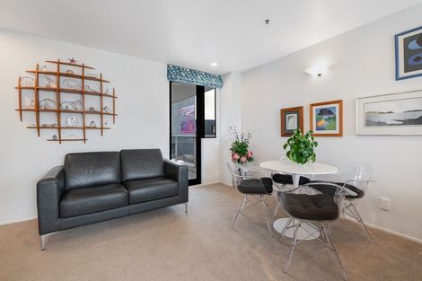 Photo of property in 3a/171 Hurstmere Road, Takapuna, Auckland, 0622