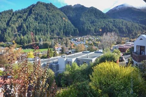 Photo of property in 6 Weaver Street, Queenstown, 9300