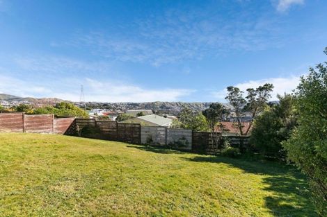 Photo of property in 15b Bayswater Place, Newlands, Wellington, 6037