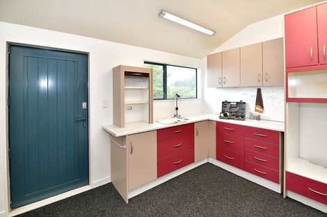 Photo of property in 4 Roberts Road, Matakatia, Whangaparaoa, 0930