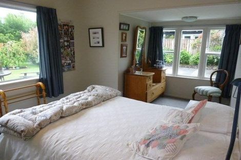 Photo of property in 8 Leybourne Avenue, Waikanae, 5036