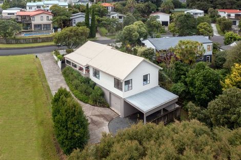 Photo of property in 3 Emery Grove, Bayview, Auckland, 0629