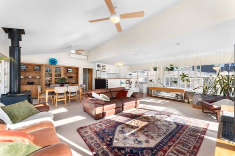 Photo of property in 15 Jaemont Avenue, Te Atatu South, Auckland, 0610