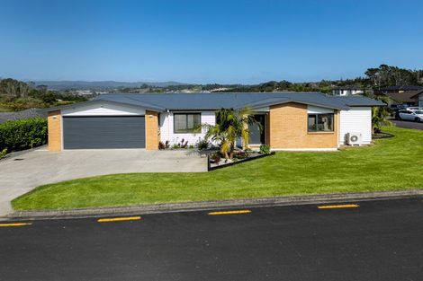 Photo of property in 4 Karika Place, Massey, Auckland, 0614