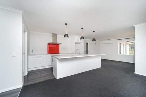 Photo of property in 9 Mediterranean Grove, Fitzherbert, Palmerston North, 4410