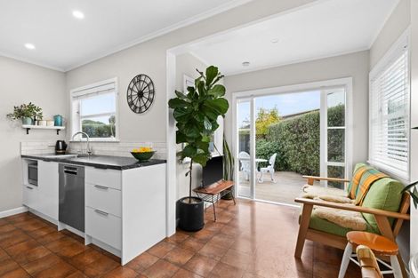 Photo of property in 2a Mckenzie Avenue, Marewa, Napier, 4110