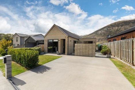 Photo of property in 24 Huxley Place, Lake Hayes, Queenstown, 9304