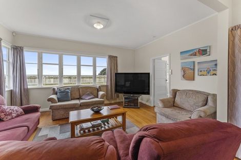 Photo of property in 38 Marine Parade, Otaki Beach, Otaki, 5512