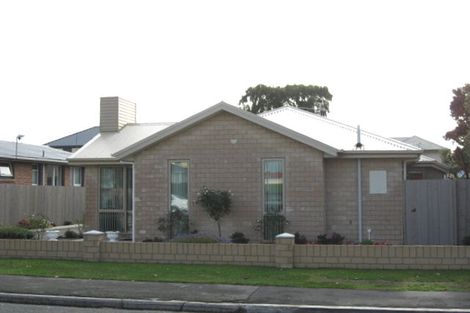Photo of property in 2/38 Sawyers Arms Road, Northcote, Christchurch, 8052