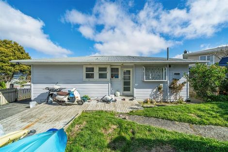 Photo of property in 5 Cypress Drive, Maungaraki, Lower Hutt, 5010