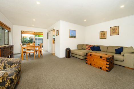 Photo of property in 3 Earl Place, Hokowhitu, Palmerston North, 4410