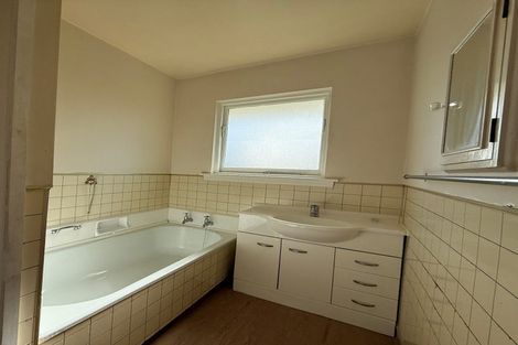 Photo of property in 1/320 Memorial Avenue, Burnside, Christchurch, 8053