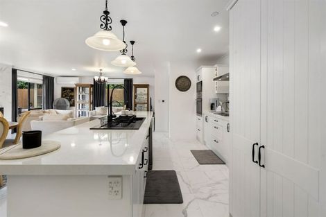 Photo of property in 22 Sunvista Avenue, Oteha, Auckland, 0632