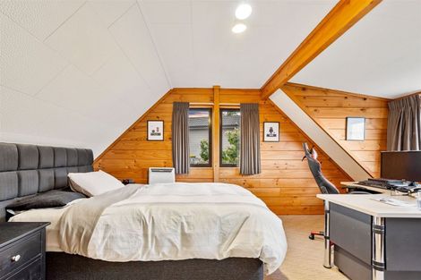 Photo of property in 22 Worthington Place, West Harbour, Auckland, 0618